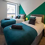 New 2Br Flat - Free Parking - Fast Wi-Fi
