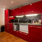 New 2Br Flat - Free Parking - Fast Wi-Fi