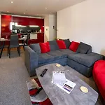 New 2Br Flat - Free Parking - Fast Wi-Fi