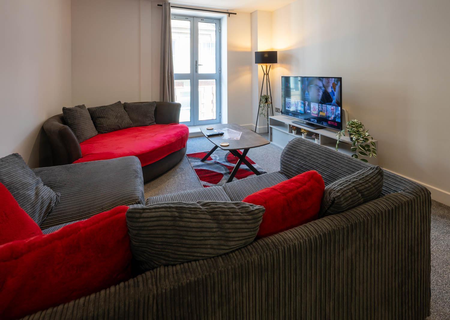 New 2Br Flat - Free Parking - Fast Wi-Fi