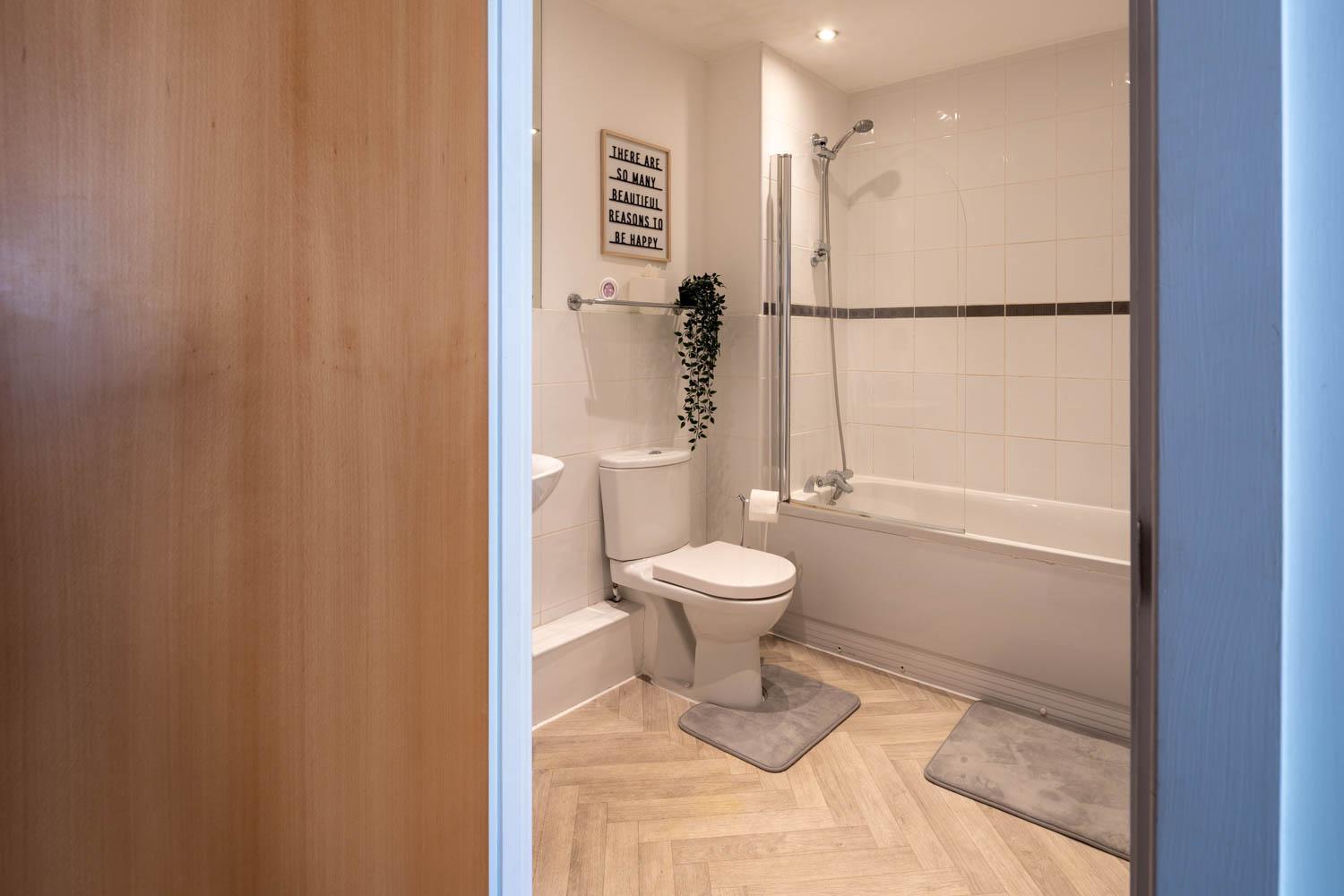 Apartment New 2Br Flat - Free Parking - Fast Wi-Fi Bristol